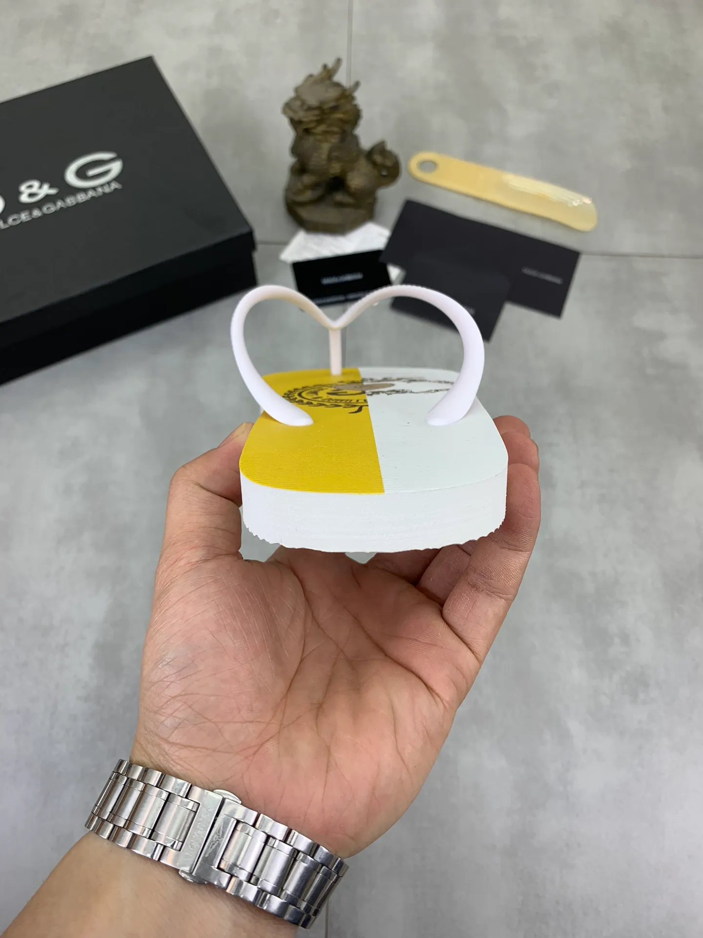 Men's Men's Shoes💰P220💰[New Style]🆘[DG]Official Website Couple🧑‍🤝‍🧑Hot-selling Dolce & Gabbana Men's Flip-Flops are on sale at the counter simultaneously! Original fabric imported from Italy. Original bottom provided by the original factory. Size: Adult 36-45. Children’s size: 30-37. Multiple colors available.